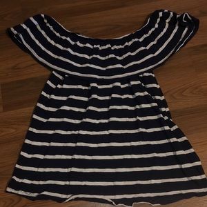 ✨8/$10. Old Navy size small flowy top